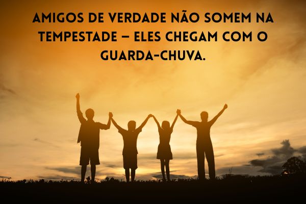 frases sobre amigos 5 pessoas de mãos dadas com braço levantado