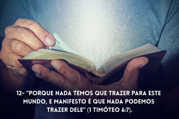 medo na bíblia uma mão segurando a bíblia