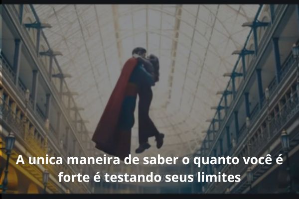 superman superman beijando uma mulher no ar