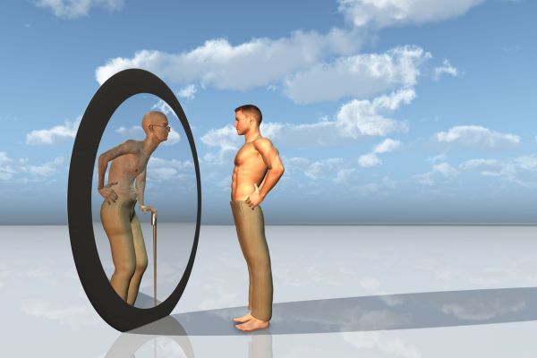 como conhecer a si mesmo um boneco jovem olhando par aum boneco velho no espelo com fundo de céu azul