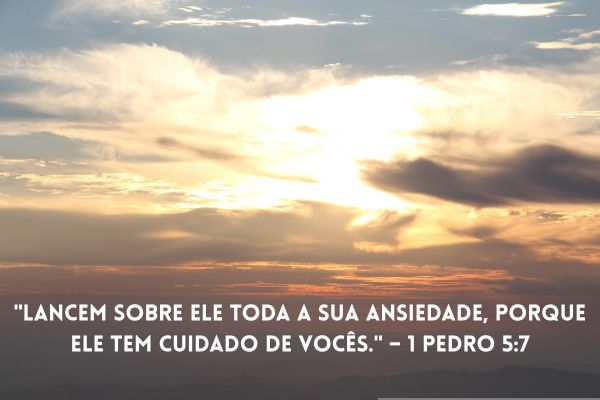 frases de deus ceu com nuvens e sol de entardecer