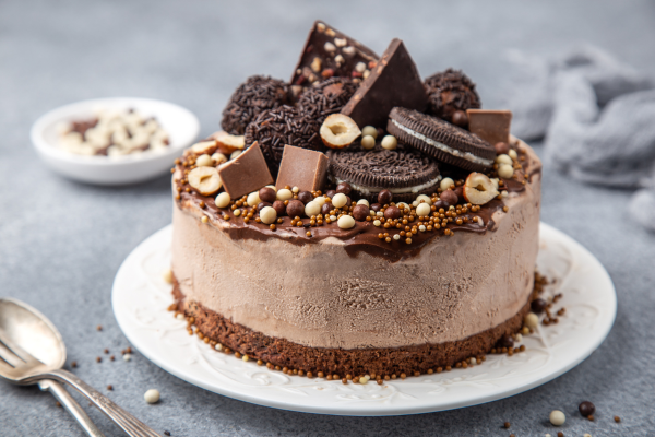 Bolo de Aniversário de chocolate com bolachas de recheio