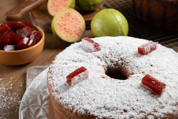 Bolo de Fubá Simples, Cremoso Com Goaibada Fácil de se Fazer