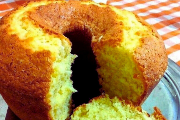 Bolo de Requeijão pra Todos os Gostos. Receita Simples e Rápida