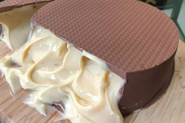 Bolo de Wafer com Creme de Leite Ninho: A Sobremesa Perfeita