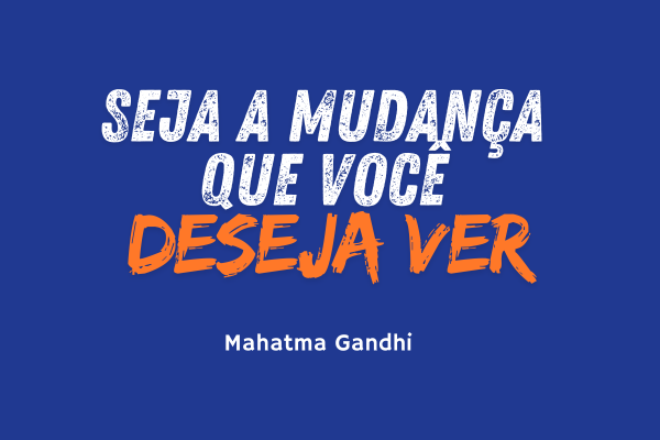 quadro em azul escrito uma frase de motivação