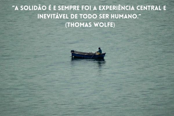 uma pessoa sozinha no barco