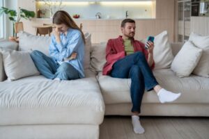 Você faz Hoovering com Uma Pessoa que Você Fez Falsa Idealização na Qual Você só Manipulou para Viciar em Você?