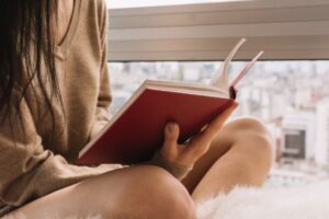 O Poder da Leitura no Autoconhecimento: Os Benefícios Incríveis para a Vida Pessoal