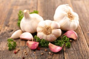 3 Receitas com Alho que Aprendi com um Chef Italiano para Combater Inflamações