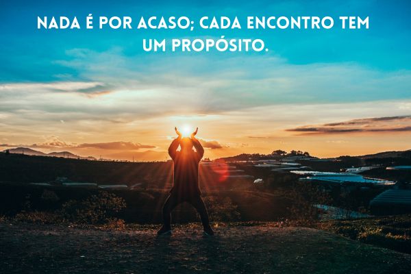 frases espirituais céu azul com por de sol e uma pessoa